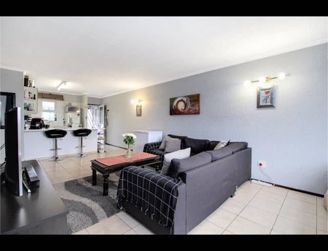 2 BEDROOM APARTMENT FOR SALE IN FOURWAYS GARDENS